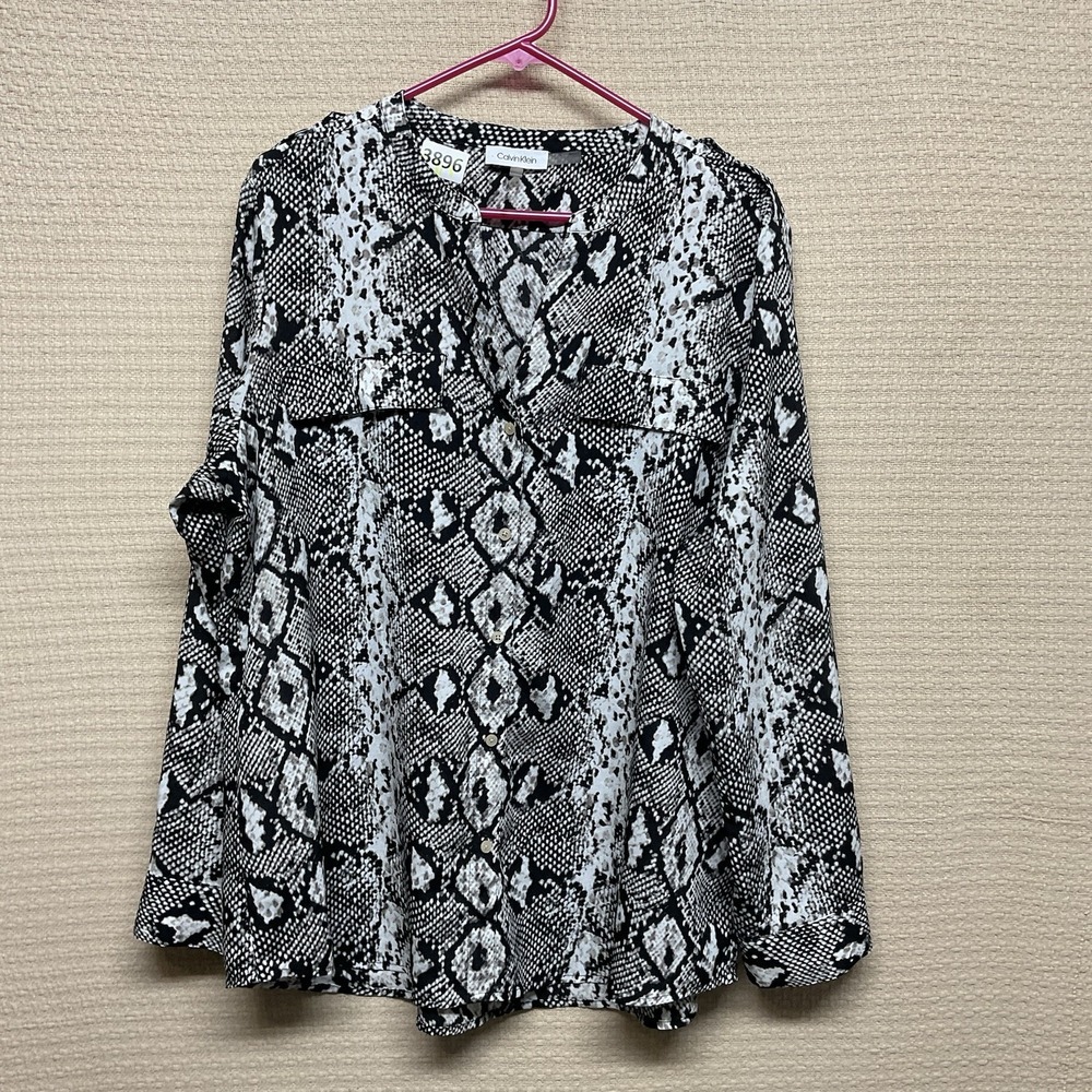 Large‎ Calvin Klein Women's Animal Print Button Front Roll Tab Sleeve Top EUC